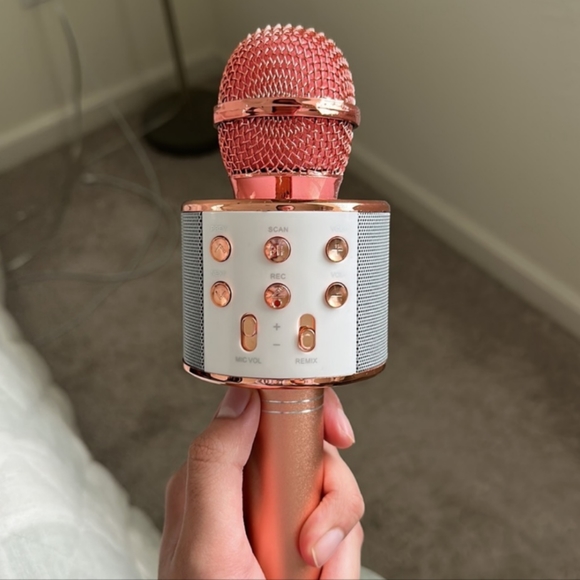 Rose Gold Bluetooth Wireless Karaoke Microphone w/ Recording - Fun & Easy To Use - Picture 2 of 5